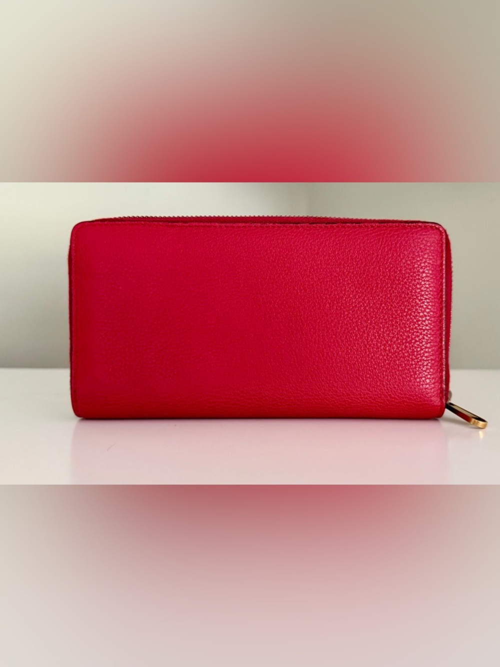 Authentic Gucci Red Leather Zip Wallet with Gold & Green Logo - Picture 2 of 13